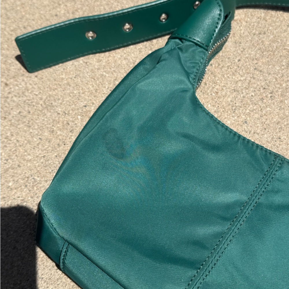 Núnoo Sally Recycled Nylon Green Hobo Shoulder Bag - Picture 3 of 5